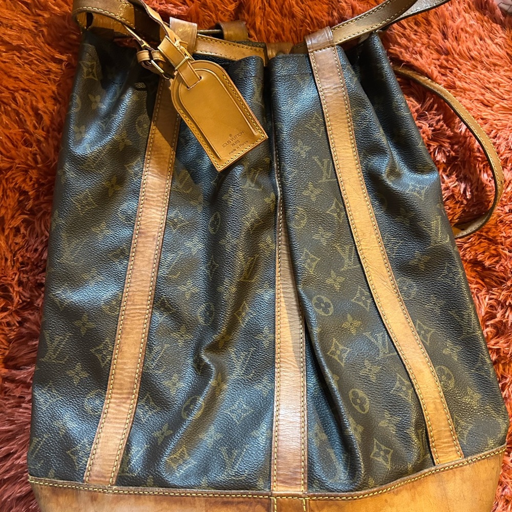 Louis Vuitton Brown Duffel Bag with Iconic Design - Picture 6 of 11